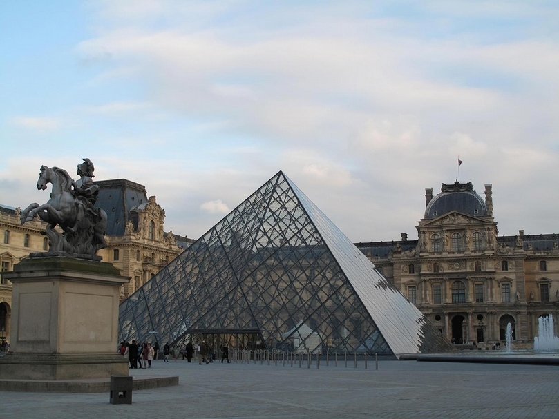 法國羅浮宮博物館外觀（Musée du Louvre)。（陸仲雁提供）