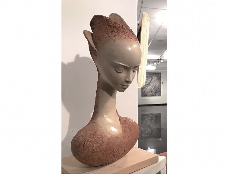 Artur Sulce《Flower girl》，銅雕，25×30×54cm，2016。（台北新藝術博覽會提供）