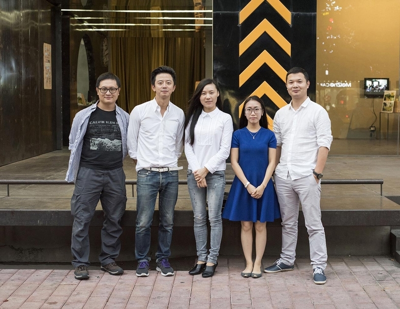 楊俊2015年的攝影作品《Jun Yang與Jun Yang相遇，2015年11月15日．廣州》。（Photo: Times Museum, Guangzhou）