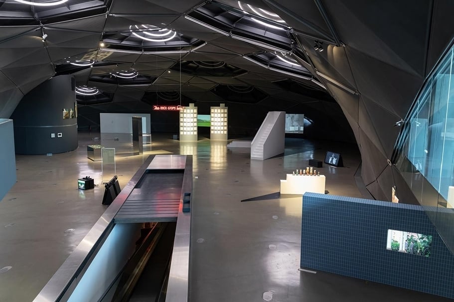「楊俊：藝術家、作品、展覽」（Jun Yang: The Artist, the Work and the Exhibition）展覽現場。（Photo: Universalmuseum Joanneum/N. Lackner）