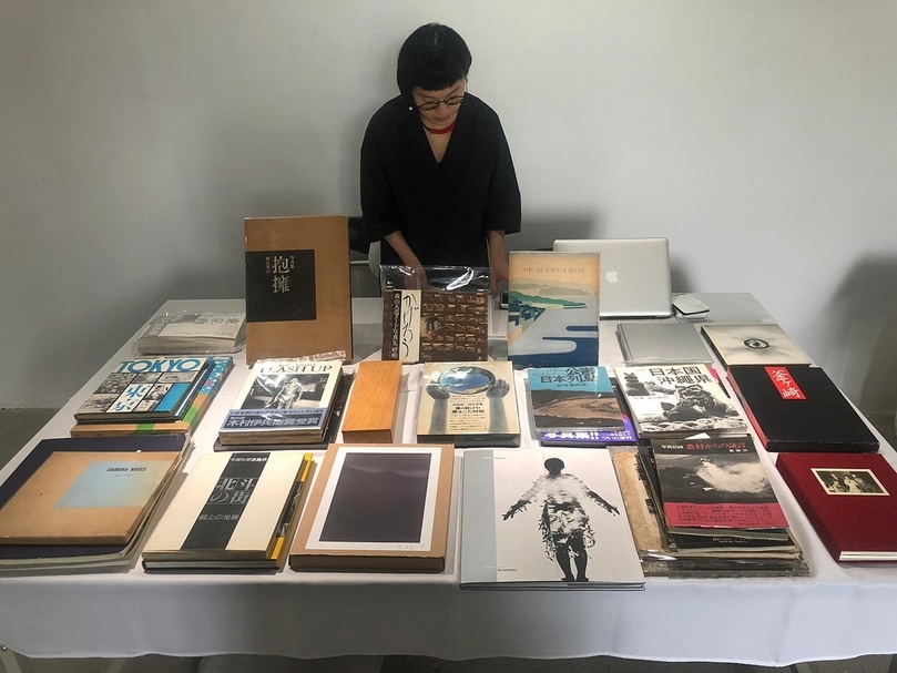 二手舍展位，展位中規劃了以日本紀實攝影與東京主題攝影集為主，並帶來珍貴的二手書。（攝影／嚴瀟瀟）