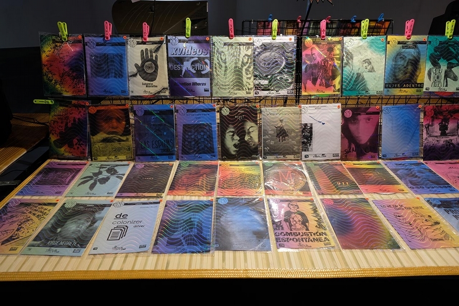 關渡美術館近期展覽《太平洋海盜》展出現場。(關渡美術館提供)