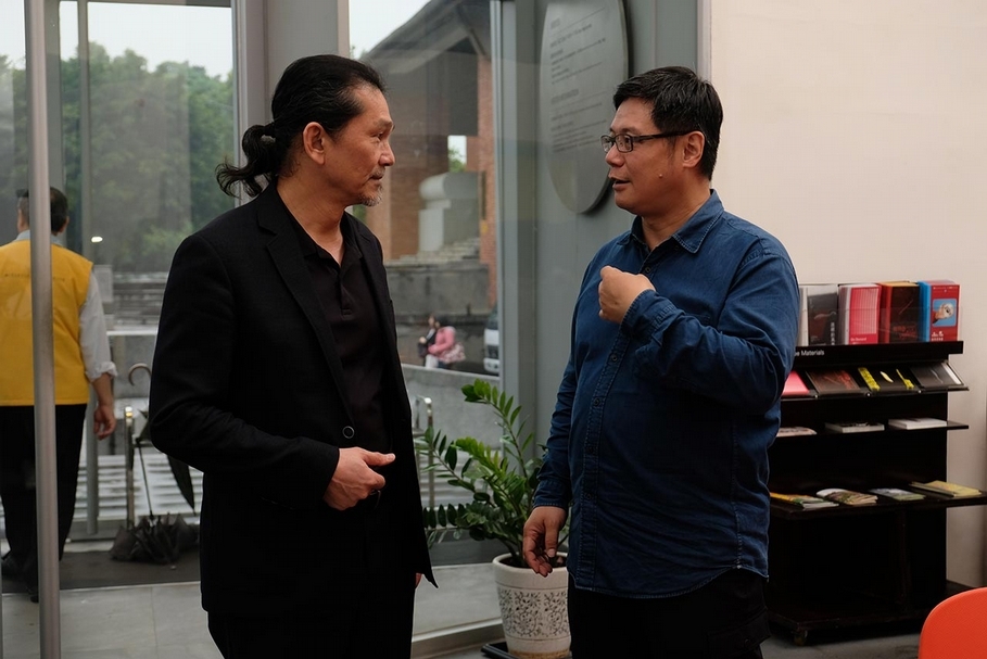 國立台北藝術大學校長陳愷璜(左)和關渡美術館館長黃建宏(右)。(關渡美術館提供)
