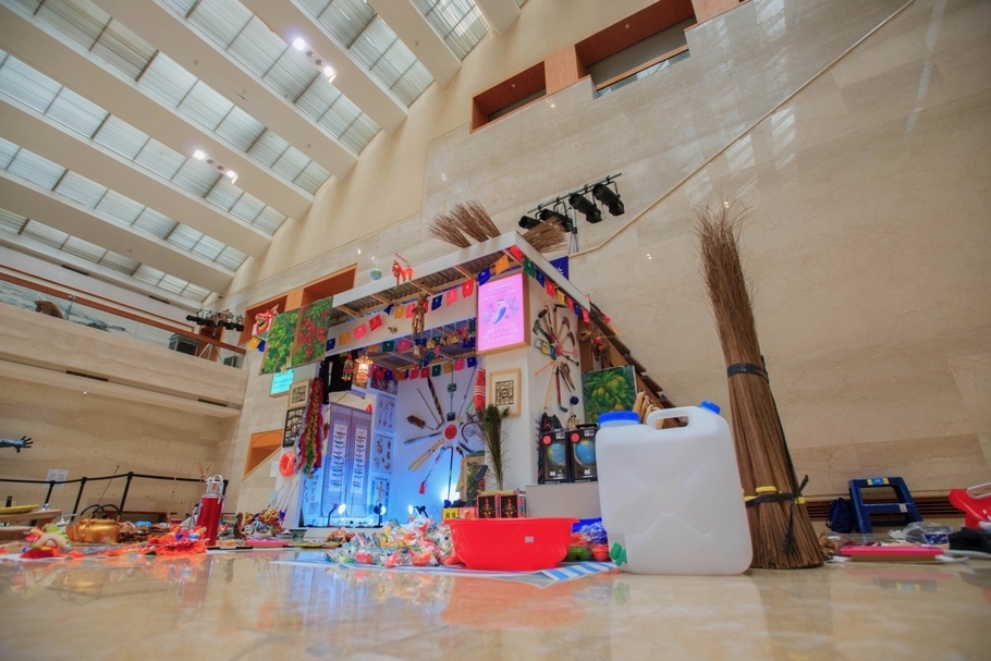 「太陽雨：1980年代至今的東南亞當代藝術」展覽現場。（高雄市立美術館提供）