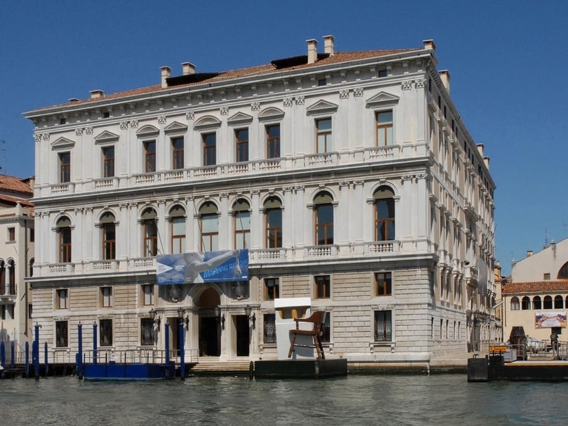 格拉西宮（Palazzo Grassi），由喬治·馬蕯里（Giorgio Massari）設計。（photo by Jean-Pierre Dalbéra，©維基百科）