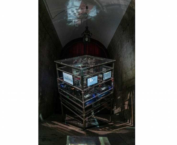 鄭淑麗《3x3x6》，複合媒材裝置。（©鄭淑麗，藝術家與2019威尼斯雙年展台灣館提供。）