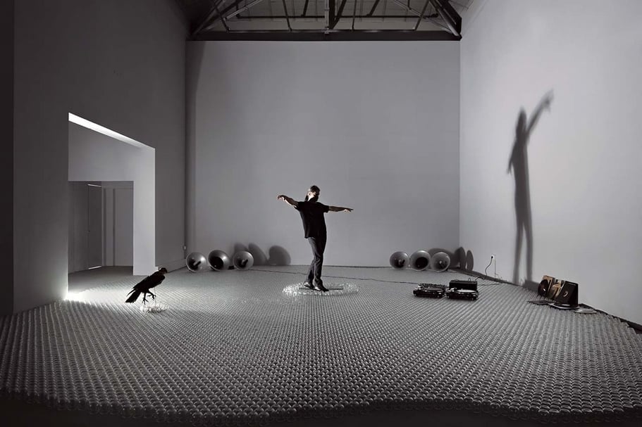 帕諾斯．卡拉拉布斯（Panos Charalambous）的《老鷹佇立著》（An Eagle Was Standing）。（Photo by Ugo Carmeni，© Greece Pavilion）