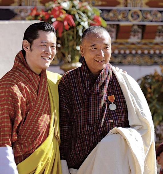不丹現任國王於2010年授予訶莎．卡瑪國家勳章。（丹之寶藝廊、藝術家提供）