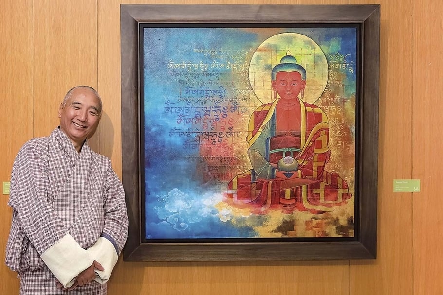 訶莎．卡瑪與作品《Yoepami Prayers》，綜合媒材、畫布，99×99cm，2018。（丹之寶藝廊、藝術家提供）
