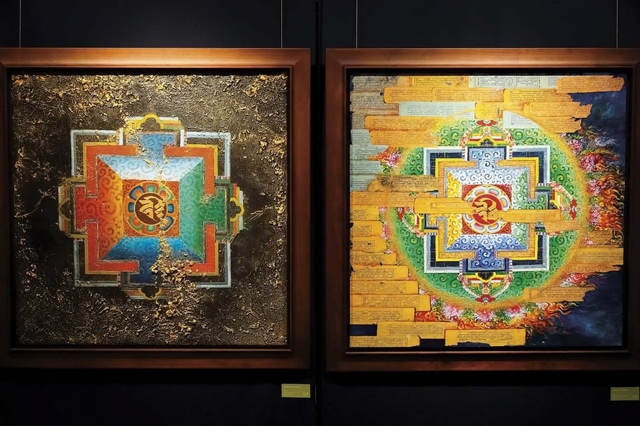 曼陀羅系列作品於展場空間。作品為 訶莎．卡瑪《Mandala of Long Life》，複合媒材、畫布，121×121cm，2018。（丹之寶藝廊、藝術家提供）