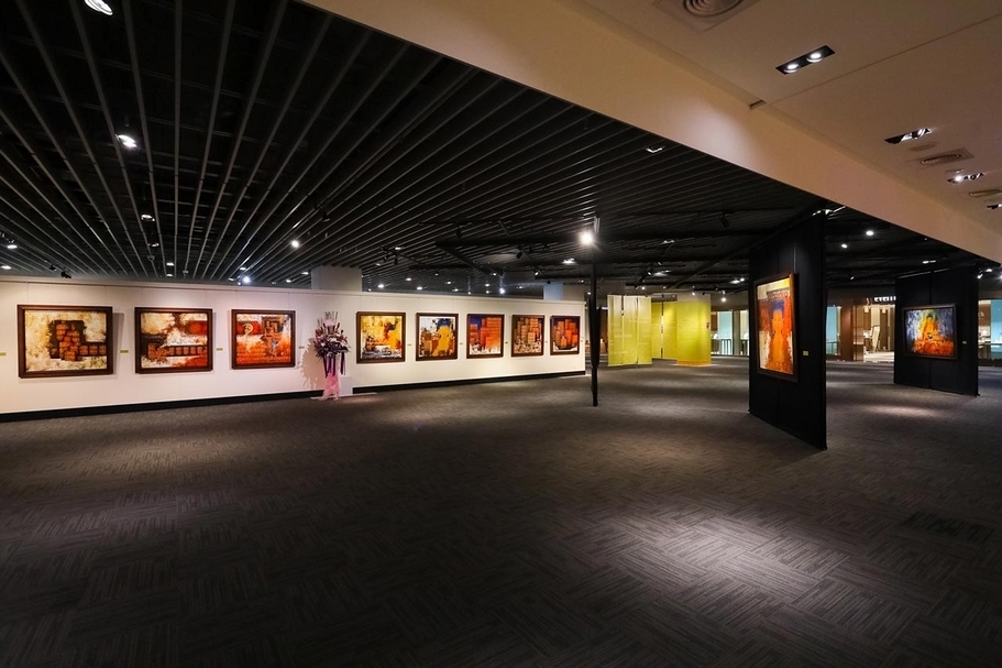 訶莎．卡瑪個展「行雲鎏光」（Lingering in Gold）展覽現場。（丹之寶藝廊提供）