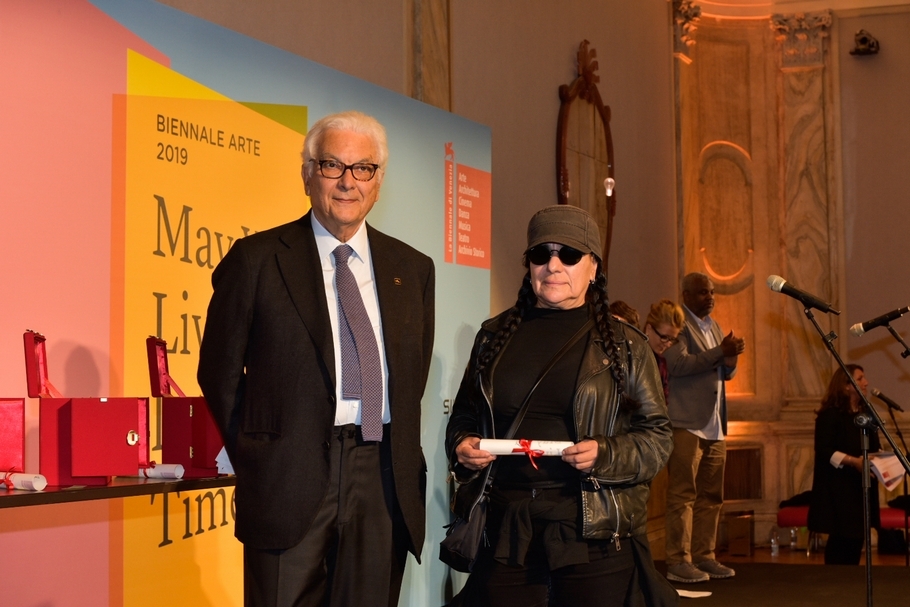 特蕾莎．瑪格萊斯（Teresa Margolles）獲得評審團特別提名。（© La Biennale di Venezia）