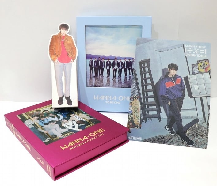 K-pop善用「一源多用」（one source multi use，OSMU）的策略生產銷售大量周邊商品。（林非提供）