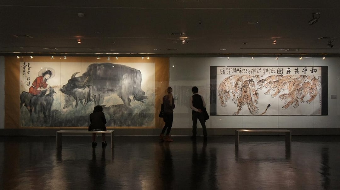 李奇茂1985年《春牛壯健大豐年》(228×470cm),與鍾正山2005年《和平共存》(120×460cm),尺幅巨大,氣勢雄健。李奇茂此作亦是國立歷史博物館典藏水墨畫單幅尺幅最大之作。(本刊資料室)