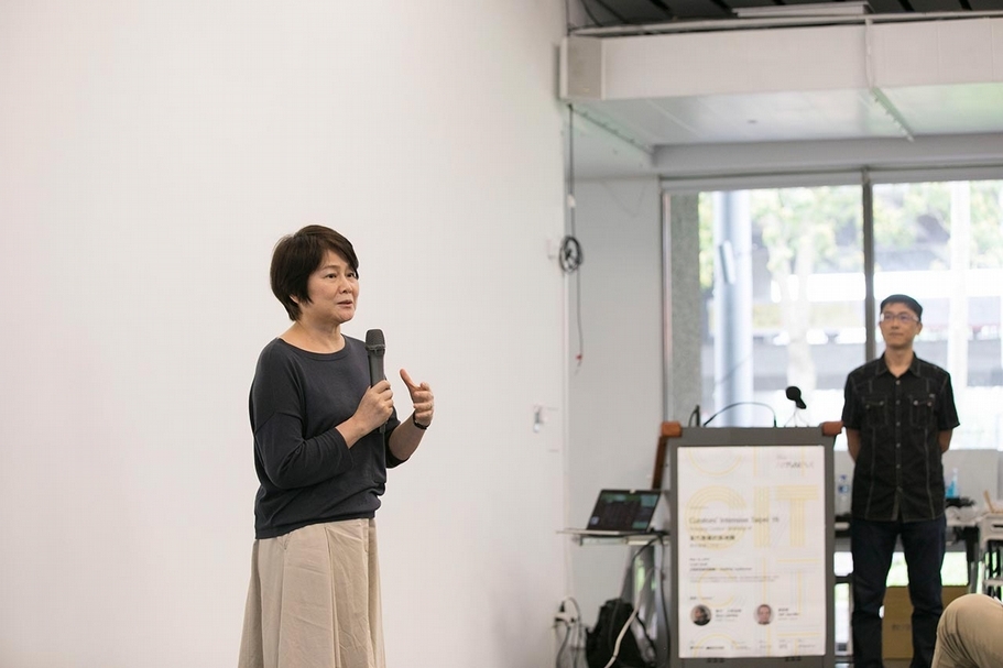 5月18日的CIT19開幕式中邀請主辦單位國家文化藝術基金會董事長 / 北師美術館館長林曼麗致詞。（攝影／郭景捷，立方計劃空間提供）
