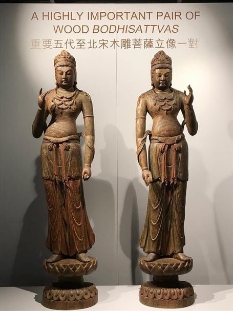 五代至北宋初期〈木雕菩薩立像〉。（攝影／藍玉琦）