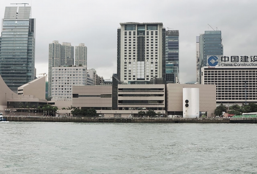 翻新前的香港藝術館外觀,過去功能主義樣式的設計一直為人詬病。(香港藝術館提供)