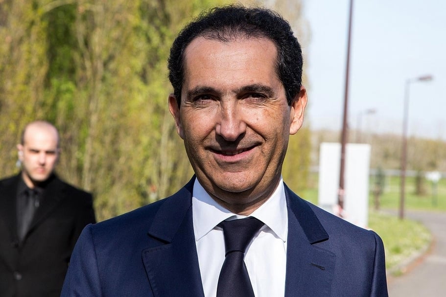 法國電信大亨派翠克．德拉希（Patrick Drahi）以37億美元買下蘇富比。（© Wikimedia ）