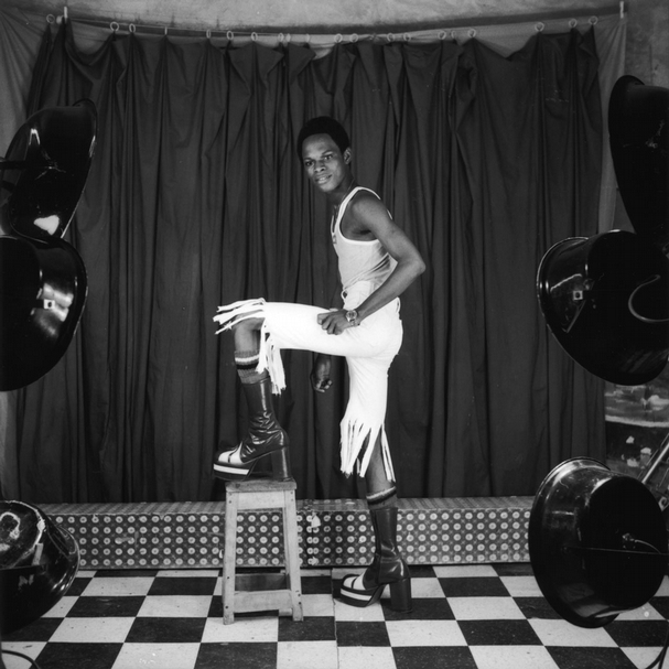 山謬．佛索年輕時的自拍照（1977）。（©ronchinigallery）