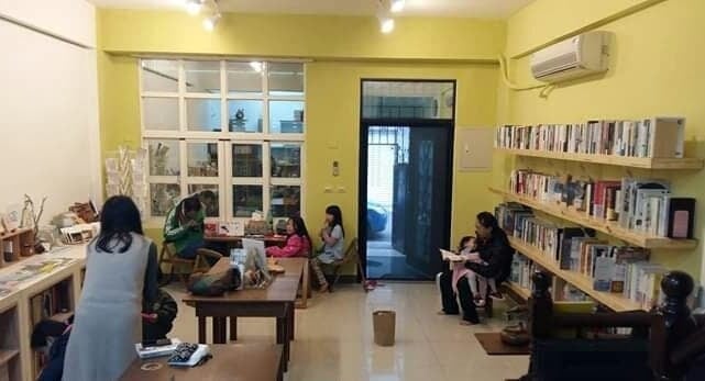 平時的閱讀空間，爸爸媽媽可以自己看書、講故事書給小朋友聽，小朋友也可以自己閱讀！