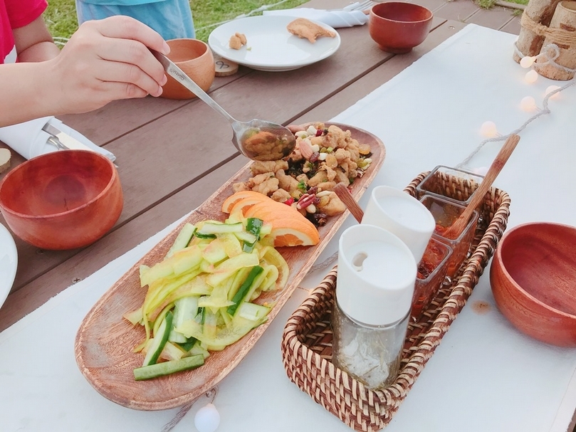 裡面有用西瓜白肉做的涼拌菜 猜猜在哪裡?