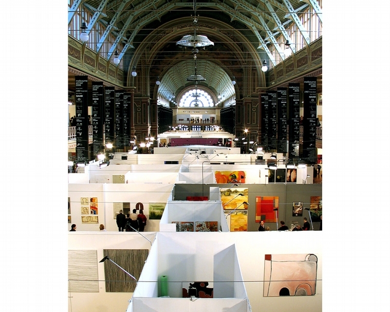 世界各地越發蓬勃的藝術博覽會亦是文化產業的一環,圖為Art Fair Enough Melbourne現場。(© Art Fair Enough, CC BY-SA 2.0)