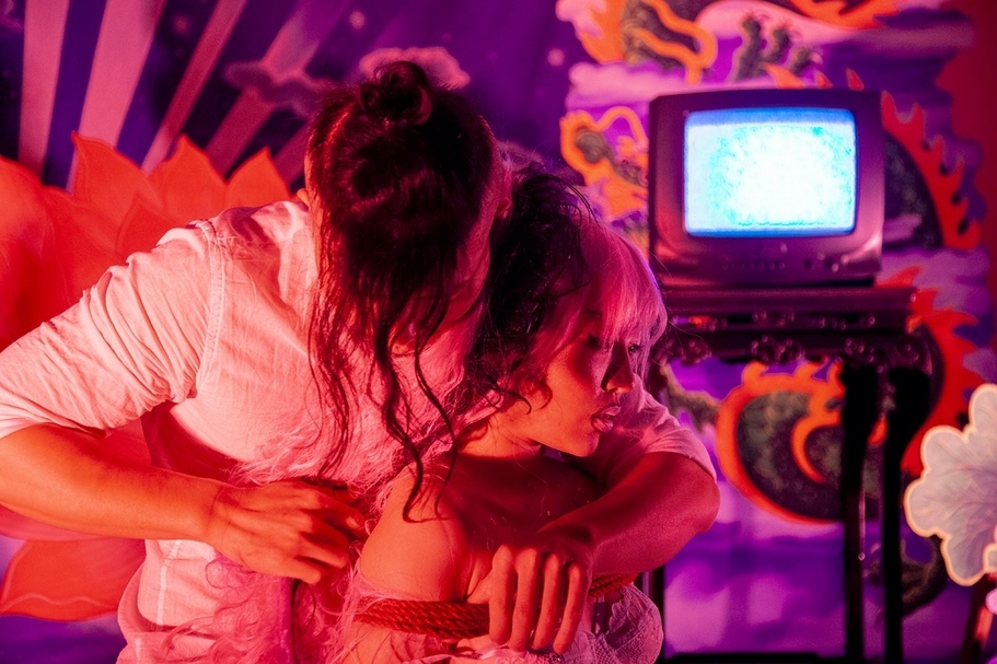 Su Misu，《I am a fake but my heart is true, Part II- Lilith》，表演，10’58＂，2019年1月16日於其玟畫廊。（Courtesy of the artist and Chi-Wen Gallery）
