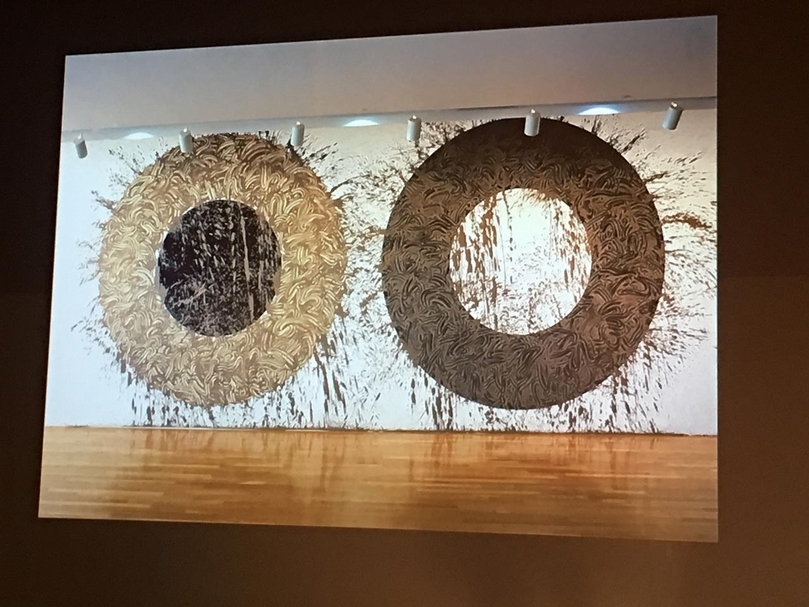 藝術家理查德．隆恩（Richard Long）額外為地中美術館（Chichu Art Museum）創作的一件作品，運用了直島當地的沙子作為材料。（攝影／柯舒寧）