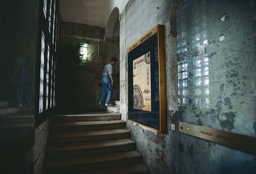 第46屆威尼斯雙年展第一屆台灣館展館入口階梯。（©台北市立美術館）