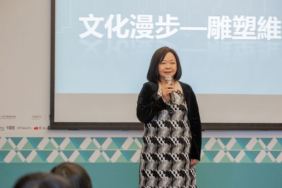 社團法人中華民國畫廊協會鍾經新理事長於展前記者會致詞。（台中藝術博覽會提供）