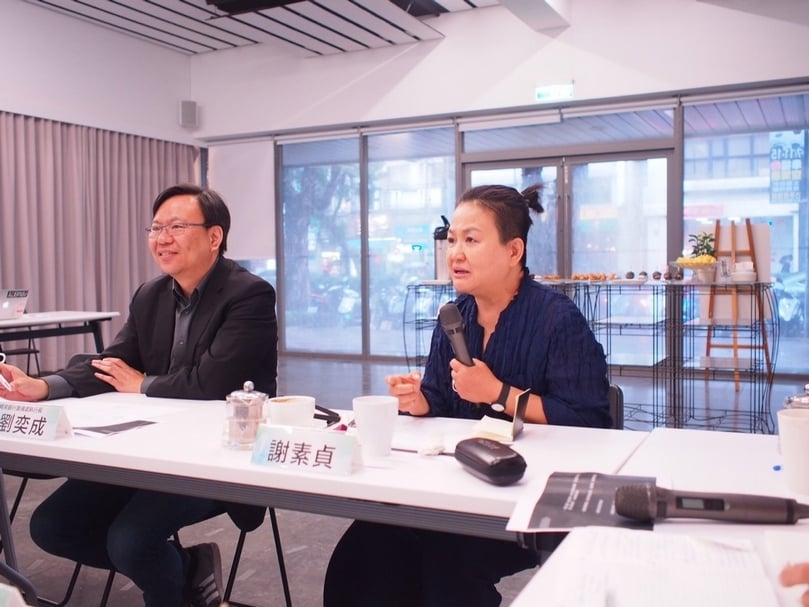 「亞洲藝術板塊位移討論會」活動現場，藝術顧問、藝術行政、策展人謝素貞發言。（本刊資料室）