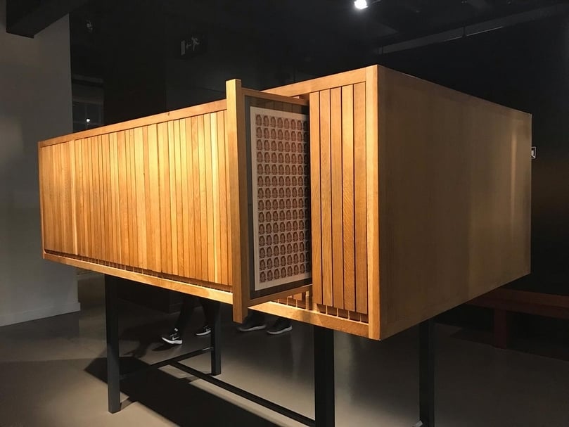 史提夫．麥昆（Steve Mcqueen）自伊拉克返英後製作的《女王與國家》（Queen and Country）。（攝影／詹子琦）