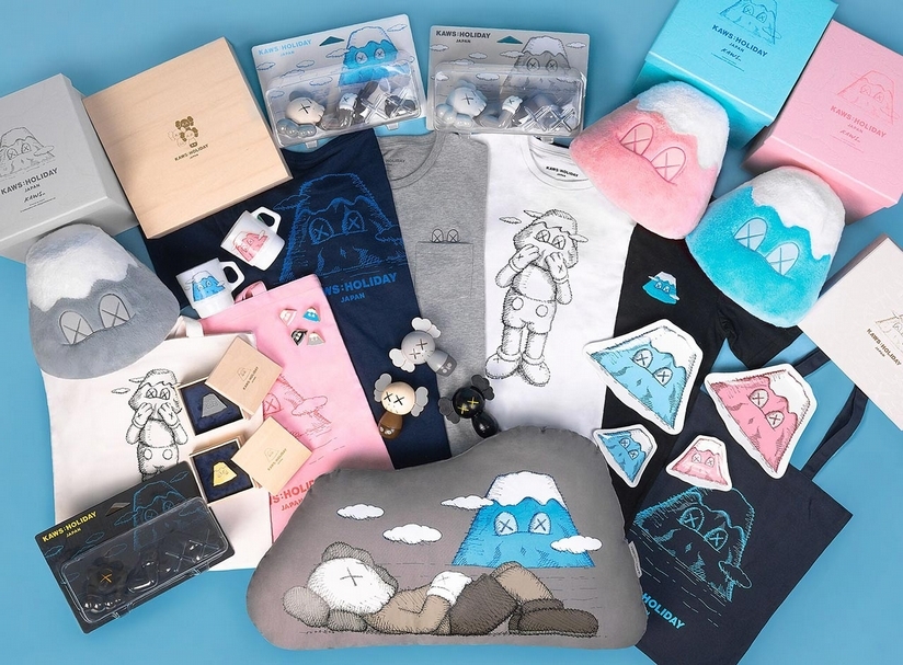 《KAWS：HOLIDAY》日本站以富士山為主題周邊商品，僅一日內被掃購一空。（AllRightsReserved提供）