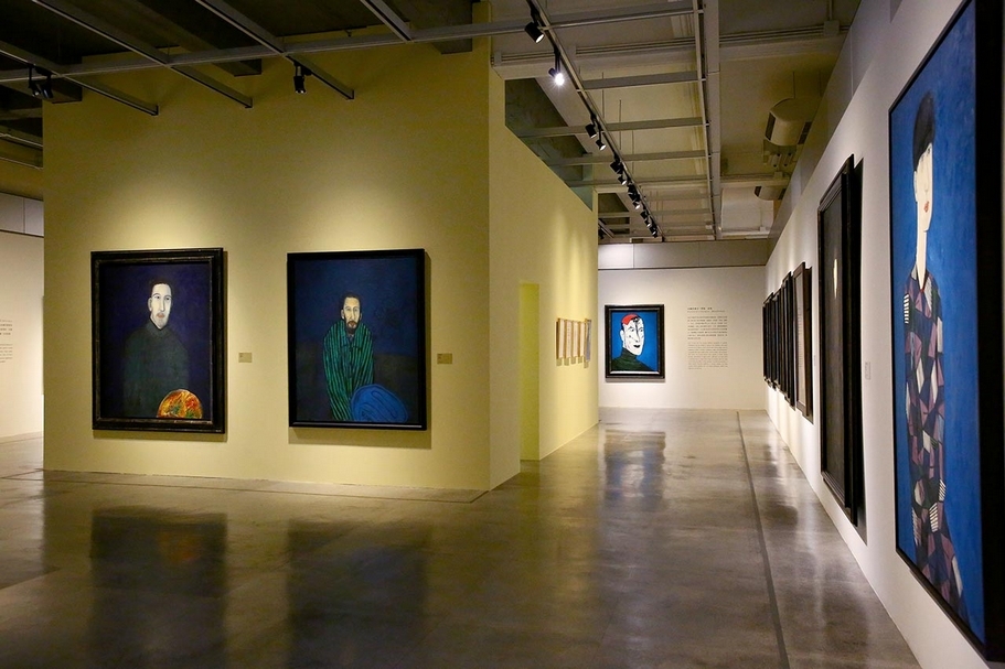 宜蘭美術館「人生浣腸——邱亞才回顧展」展覽現場。（宜蘭美術館提供）