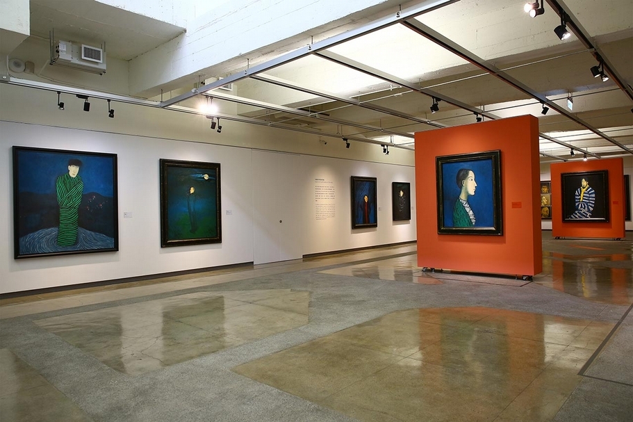 宜蘭美術館「人生浣腸——邱亞才回顧展」展覽現場。（宜蘭美術館提供）