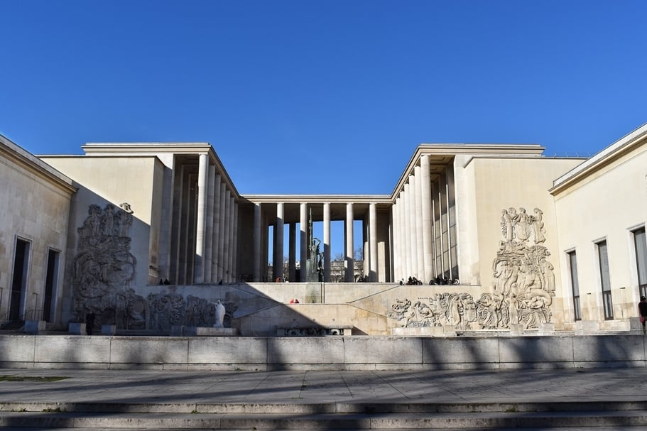東京宮（Palais de Tokyo）與巴黎現代藝術博物館（Musée d'Art Moderne de la Ville de Paris）位於同一棟建築中。（By Coldcreation, CC BY-SA 4.0）