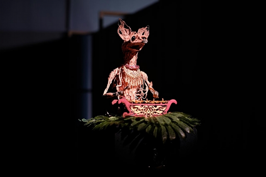 張徐展《動物故事AT58》，單頻道錄像、場景裝置，尺寸依場地而定，2019。（關渡美術館提供）