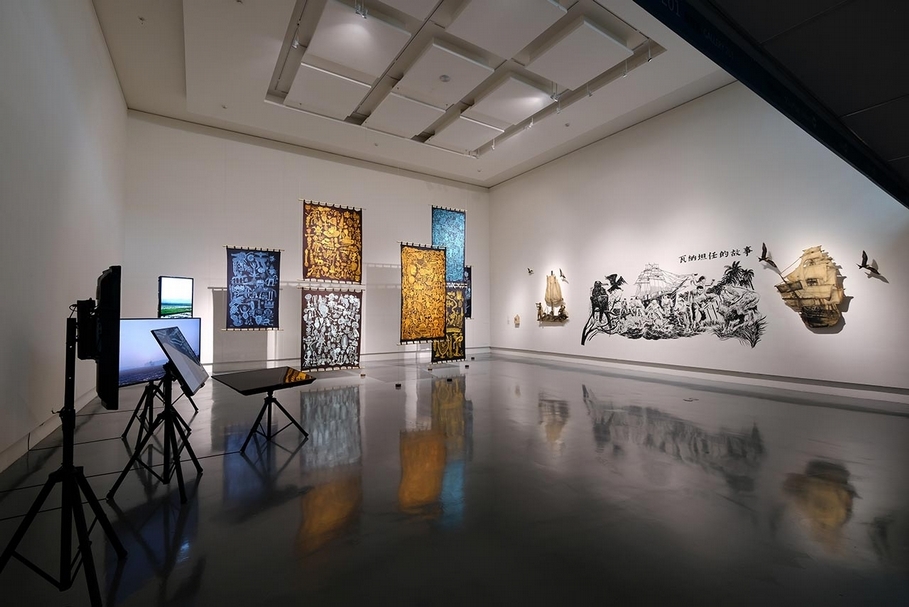 「情書・手繭・後戰爭」展出一景。（關渡美術館提供）