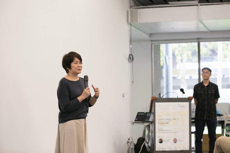 「CIT19：當代策展的新挑戰——國際論壇暨青年策展工作坊」開幕式邀請國家文化藝術基金會董事長 / 北師美術館館長林曼麗致詞。（攝影／郭景捷，立方計劃空間提供）