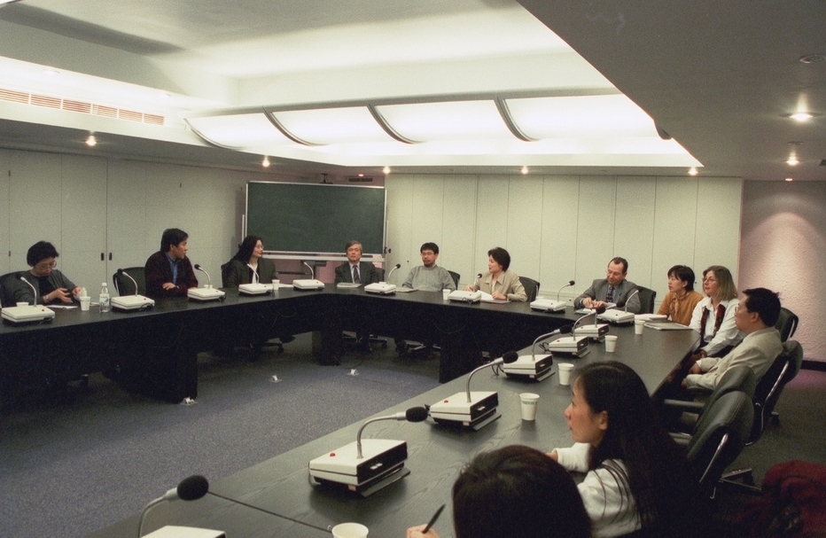 1997年威尼斯雙年展台灣館評選記者會。（© 台北市立美術館）