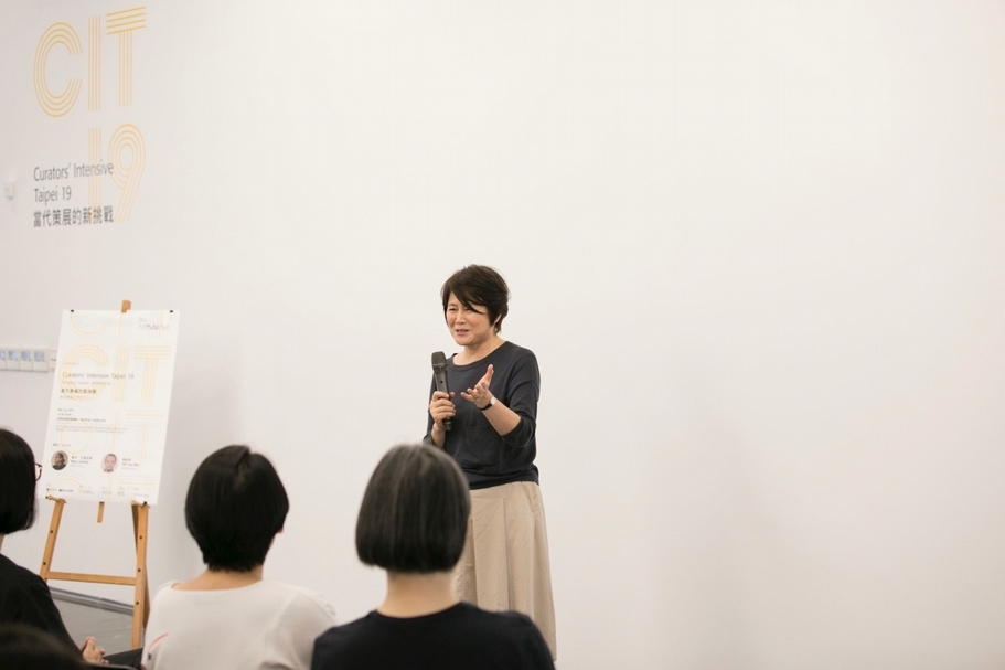 「CIT19：當代策展的新挑戰——國際論壇暨青年策展工作坊」開幕式邀請國家文化藝術基金會董事長 / 北師美術館館長林曼麗致詞。（攝影／郭景捷，立方計劃空間提供）