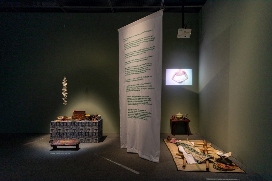 莎琳娜.穆罕默德(Zarina Muhammad)《奇特棲息地的護身符》(Talismans for Peculiar Habitats)展場空間。(台北當代藝術館提供)