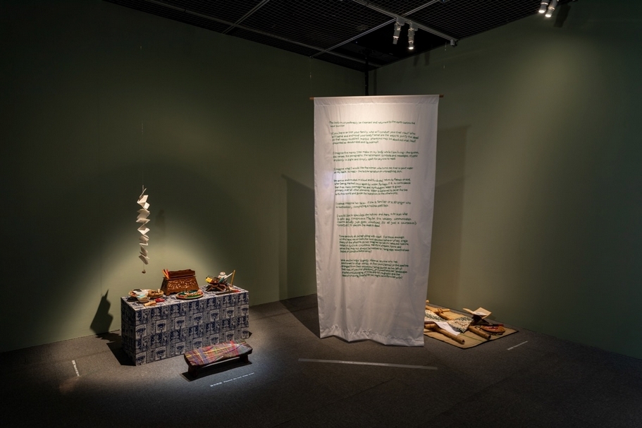 莎琳娜.穆罕默德(Zarina Muhammad)《奇特棲息地的護身符》(Talismans for Peculiar Habitats)展場空間。(台北當代藝術館提供)