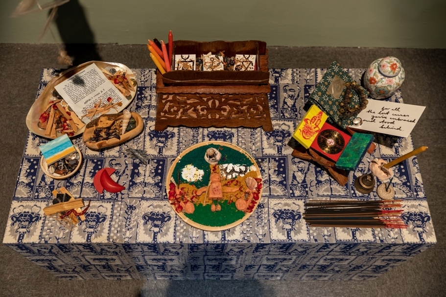 莎琳娜.穆罕默德(Zarina Muhammad)《奇特棲息地的護身符》(Talismans for Peculiar Habitats)展場空間。(台北當代藝術館提供)