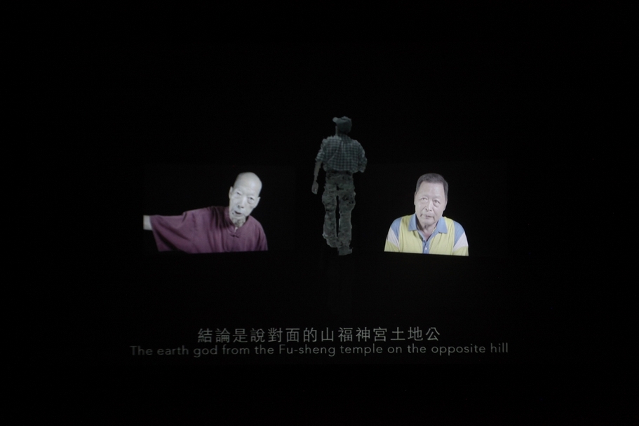 劉玗《名字不為人所知的》中運用層疊的兩台電視，影像交織下呈現場域特殊性與歷史性完全歸零的狀態。（藝術家提供）