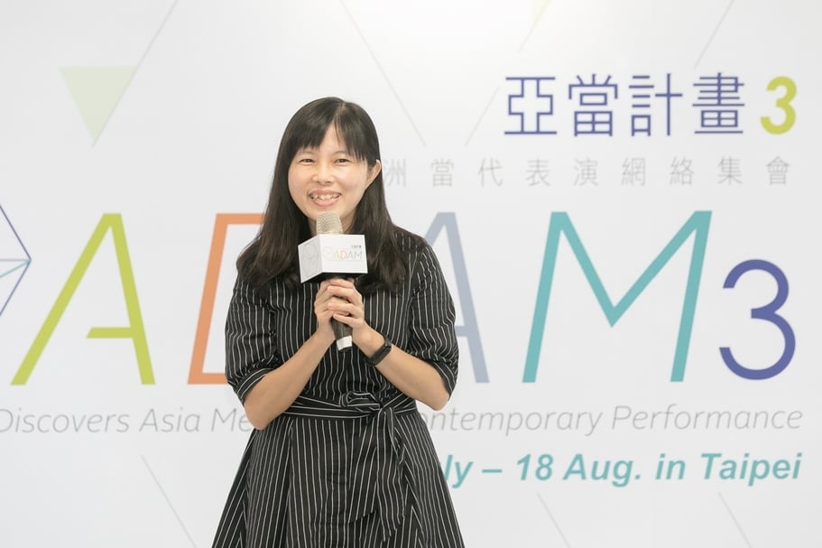 台北市文化局副局長陳譽馨致詞，期待台灣的自由氛圍，可以讓藝術家們的集體創作累積更多的藝術能量。（台北表演藝術中心提供）