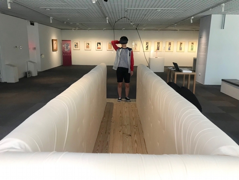 西尾康之（Nishio Yasuyuki ）的VR作品創建了一個以女體雕塑建構出的暗黑空間。（攝影／王萱）
