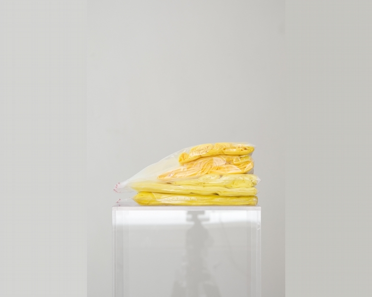 黃冠鈞《Yellow》,壓克力顏料,50F(5件),2019。(攝影/朱祈安,槩藝術提供)