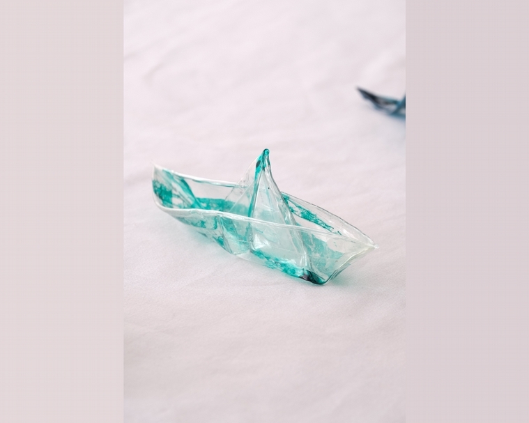 黃冠鈞《C32H18N8 on board》,壓克力顏料, 16x5cm,2019。(攝影/朱祈安,槩藝術提供)