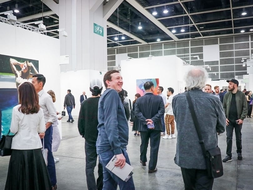 2019年香港巴塞爾展會首日預展，Facebook創辦人Mark Zuckerberg亦來參與。（本刊資料室）